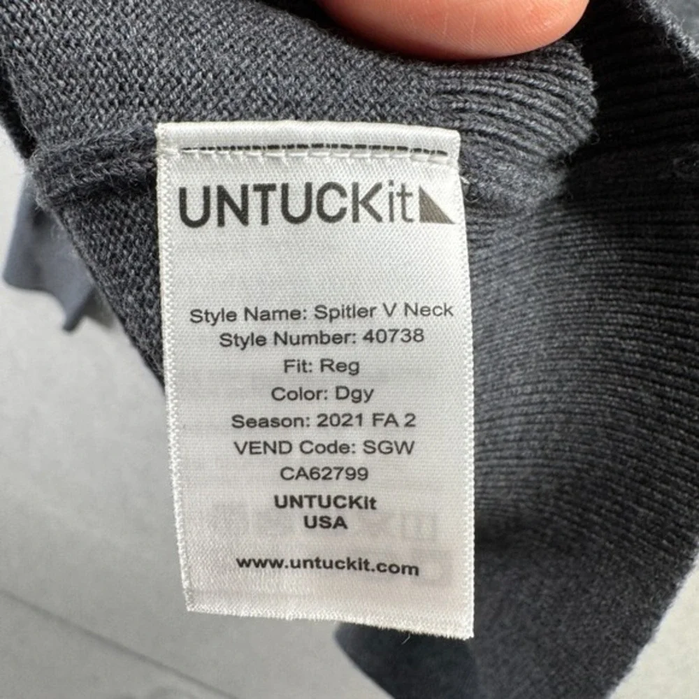 UNTUCKit Mens Spitler Sweater Size Medium‎ Gray V-Neck 100% Merino Wool Pullover